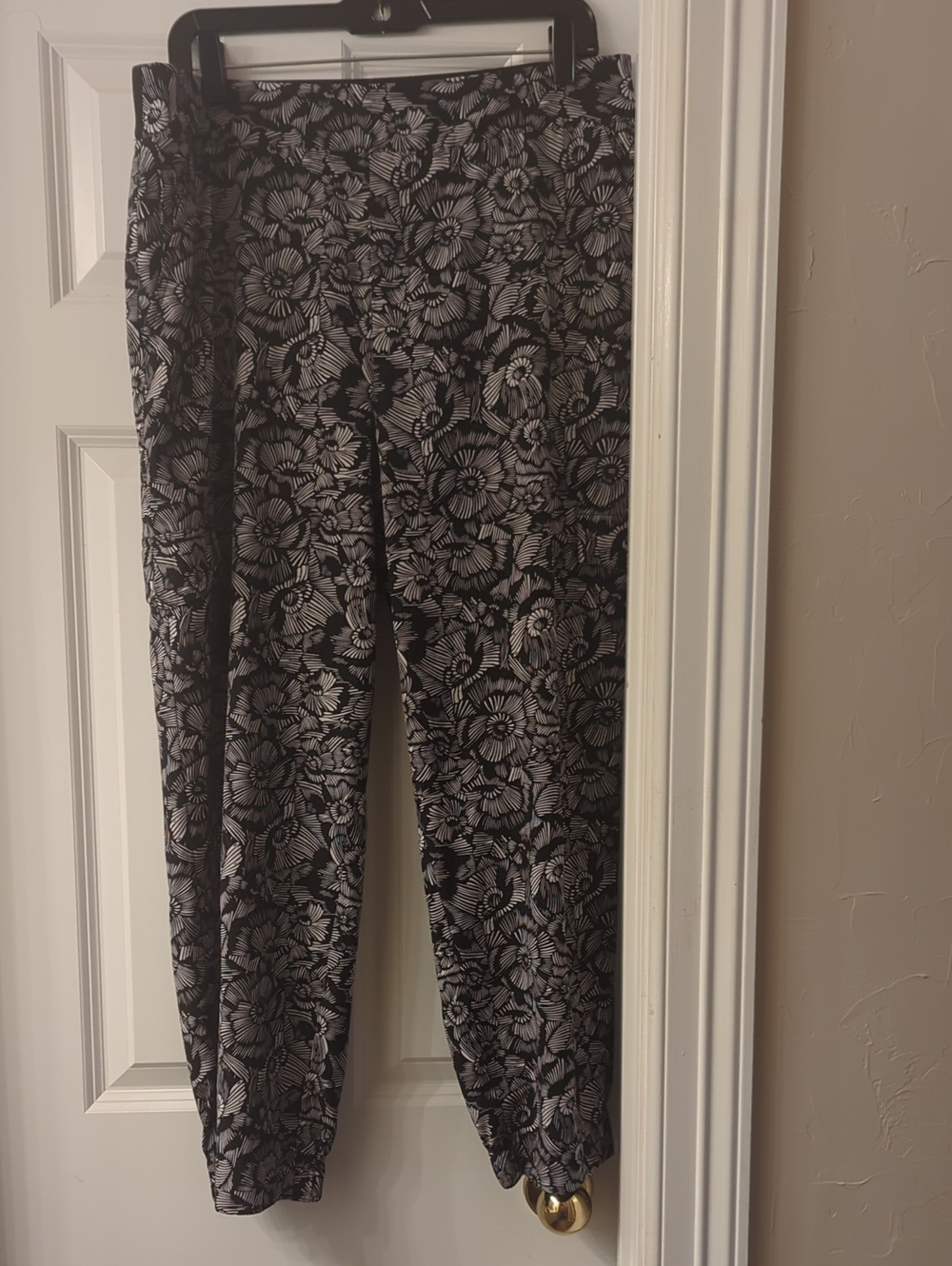 Soft Surroundings Black & White Floral Joggers